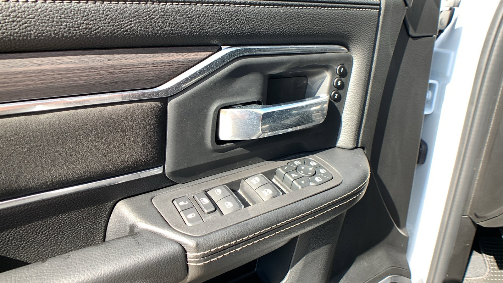 2026 RAM 2500 Laramie - Photo 9