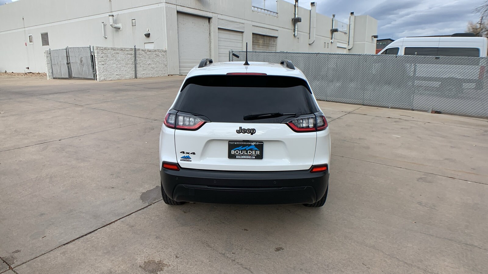 2023 Jeep Cherokee Altitude Lux photo 3