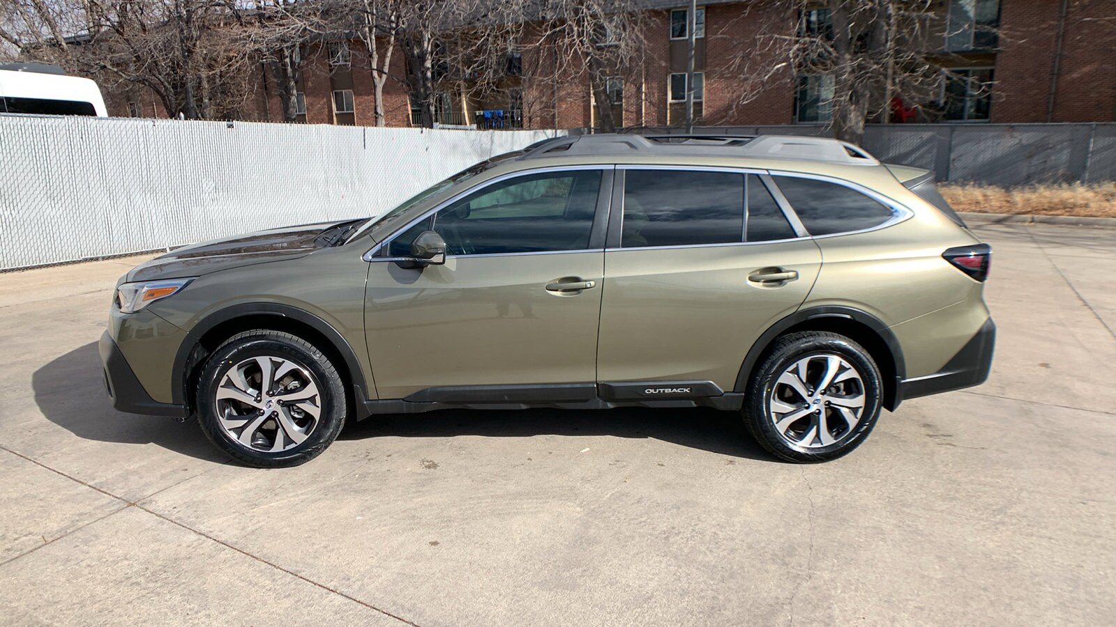 2022 Subaru Outback Limited XT photo 2