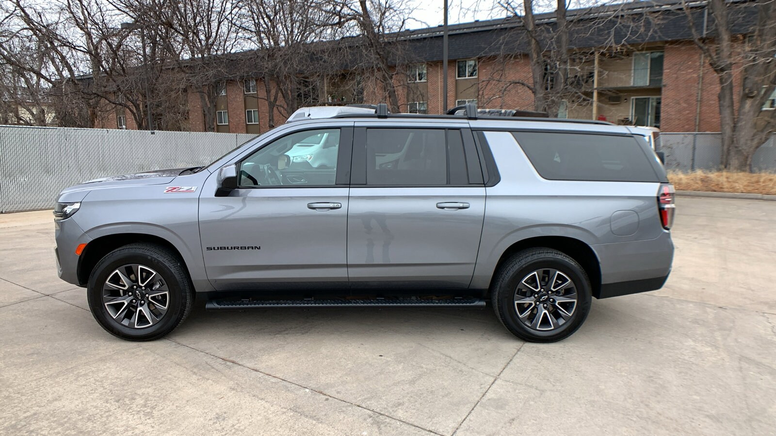 2022 Chevrolet Suburban Z71 photo 2