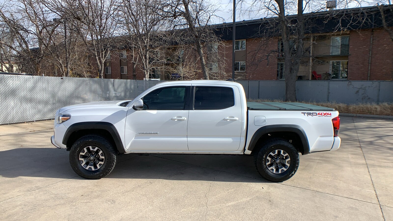 2019 Toyota Tacoma TRD V6 photo 2