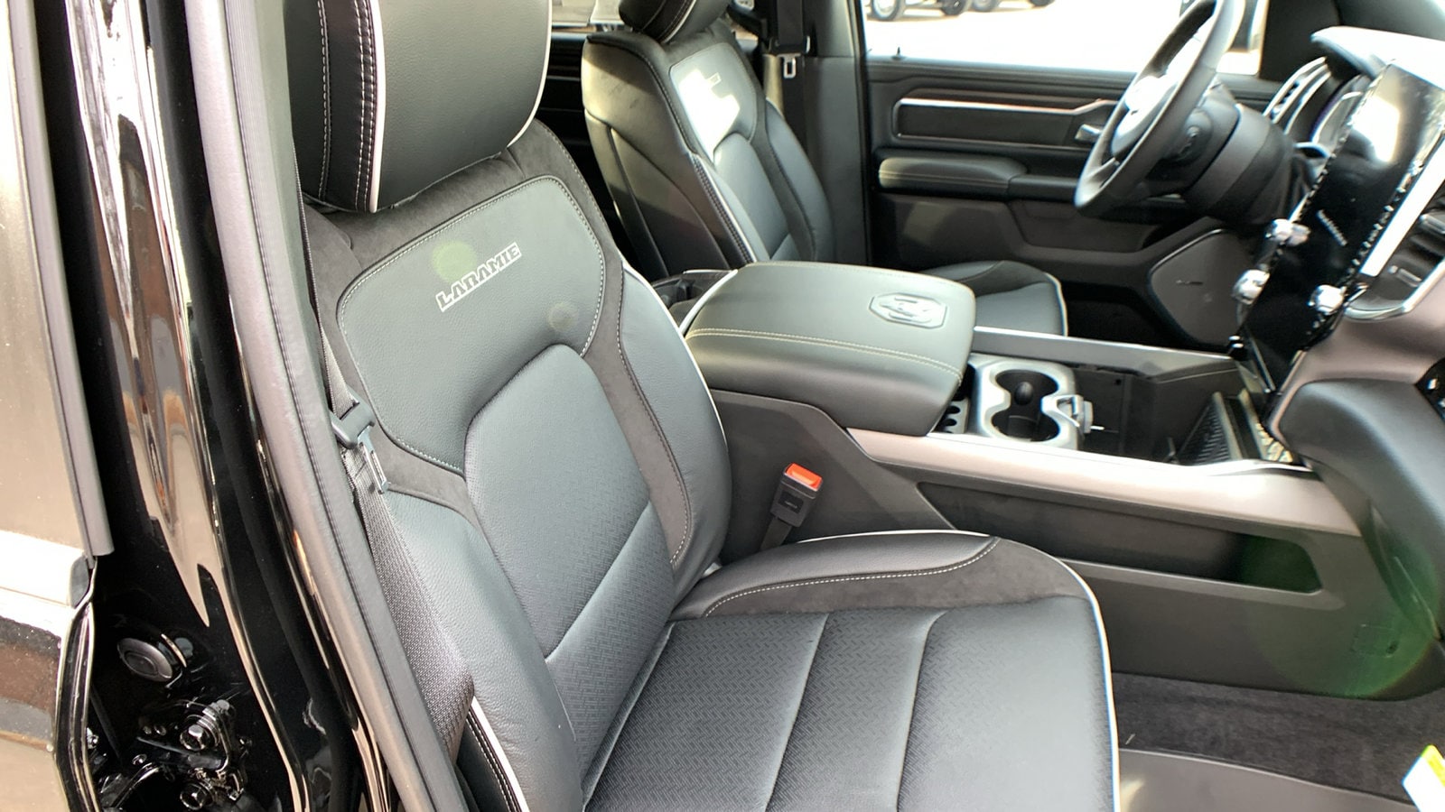 2026 RAM 1500 Laramie - Photo 32