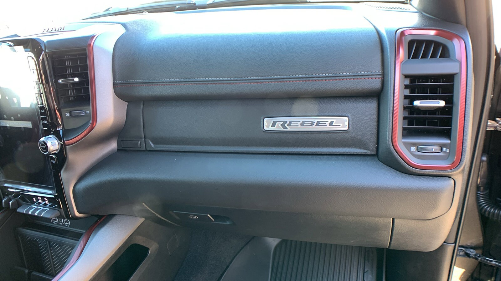 2026 RAM 1500 Rebel - Photo 33