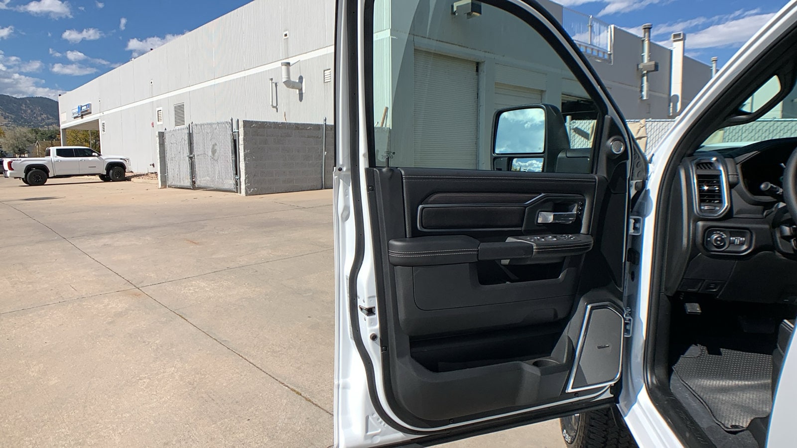 2026 RAM 2500 Laramie - Photo 10