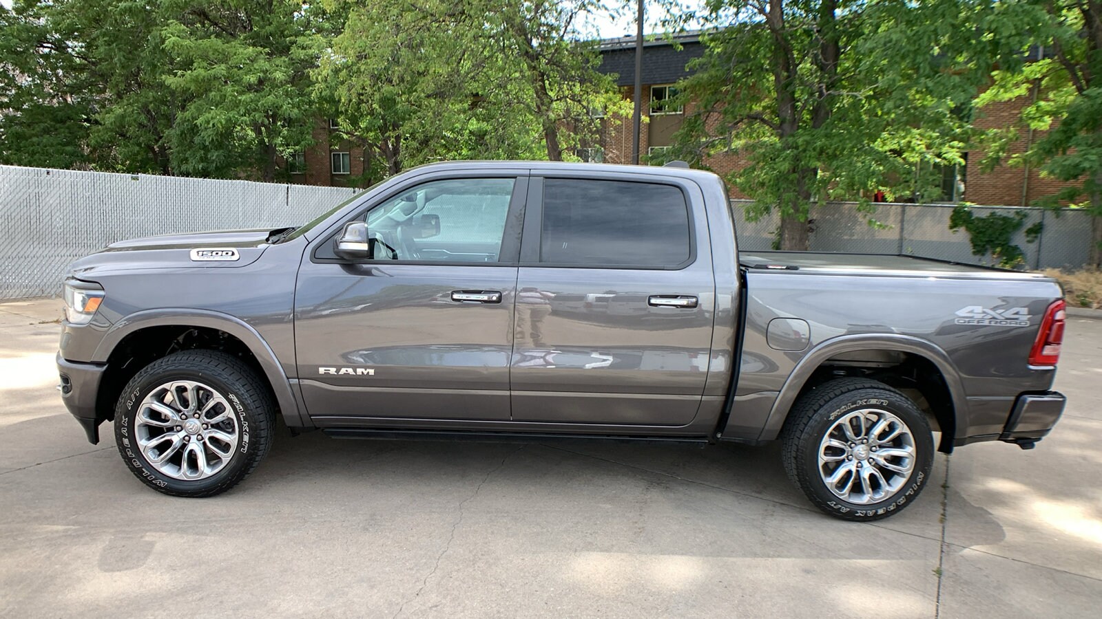 2022 Ram 1500 Laramie photo 2
