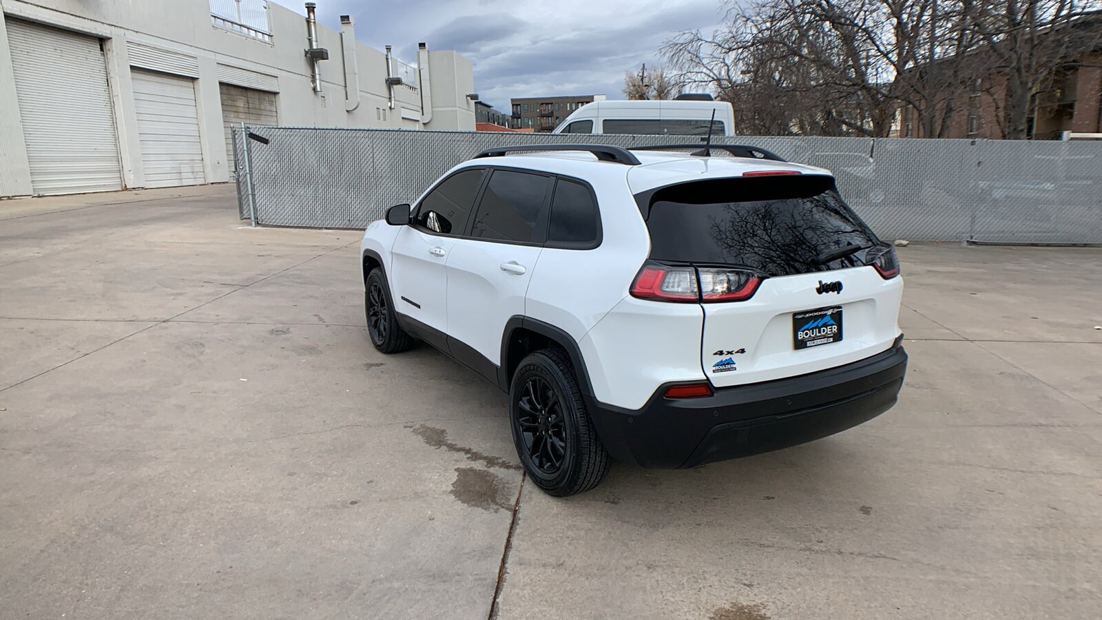 2023 Jeep Cherokee Altitude Lux photo 2