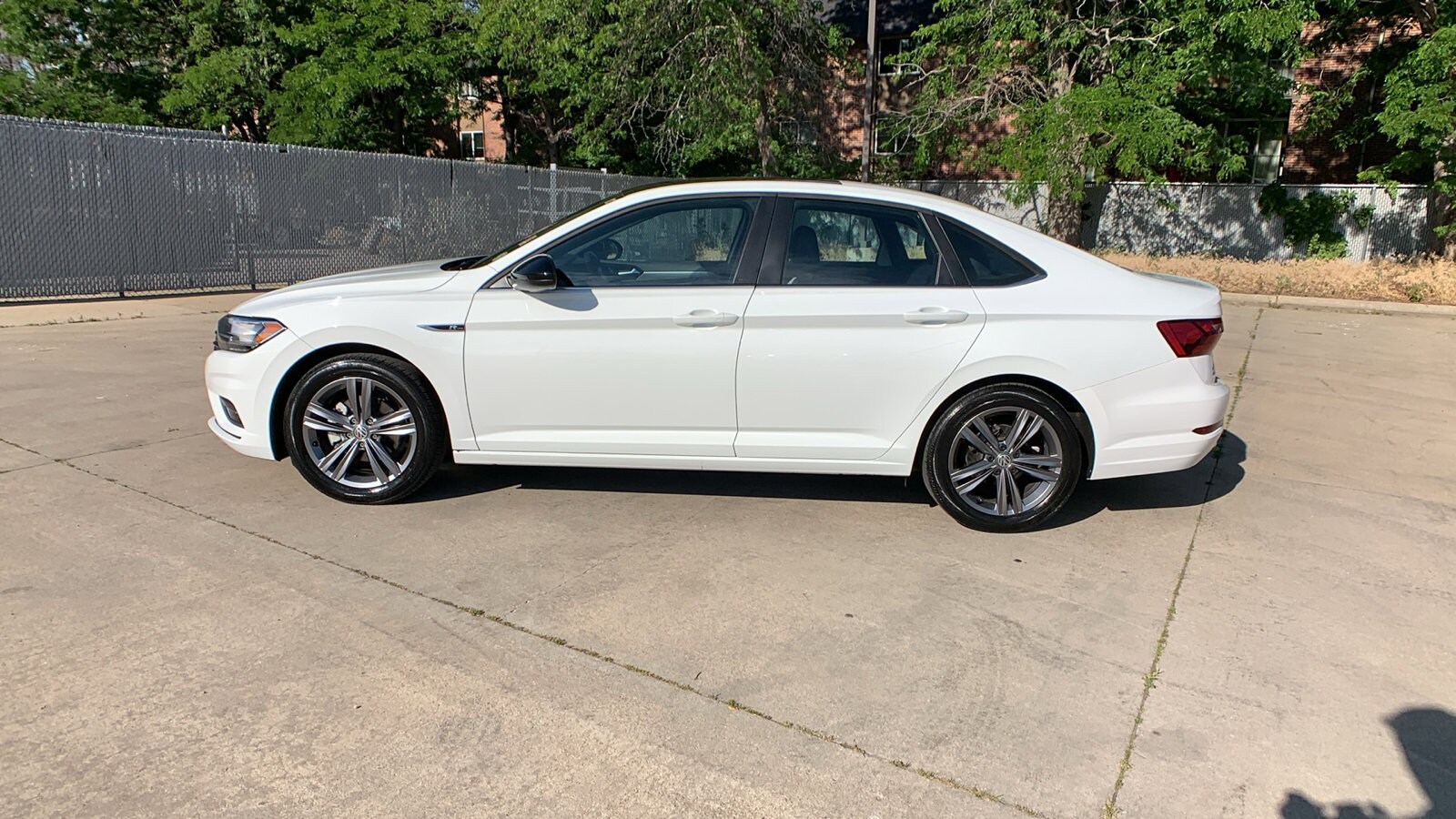 2021 Volkswagen Jetta 1.4T R-Line photo 2