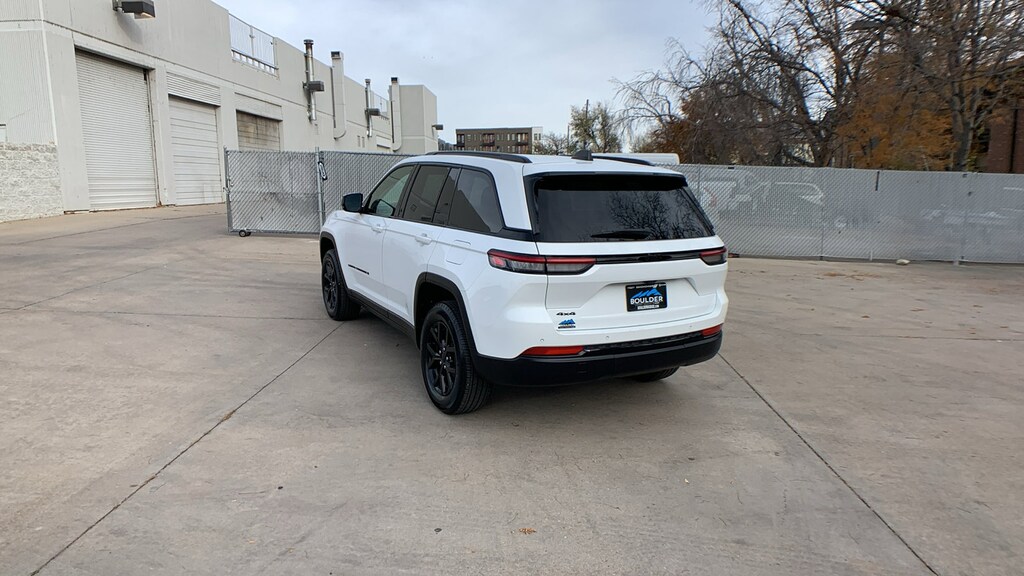 Used 2024 Jeep Grand Cherokee Altitude SUV