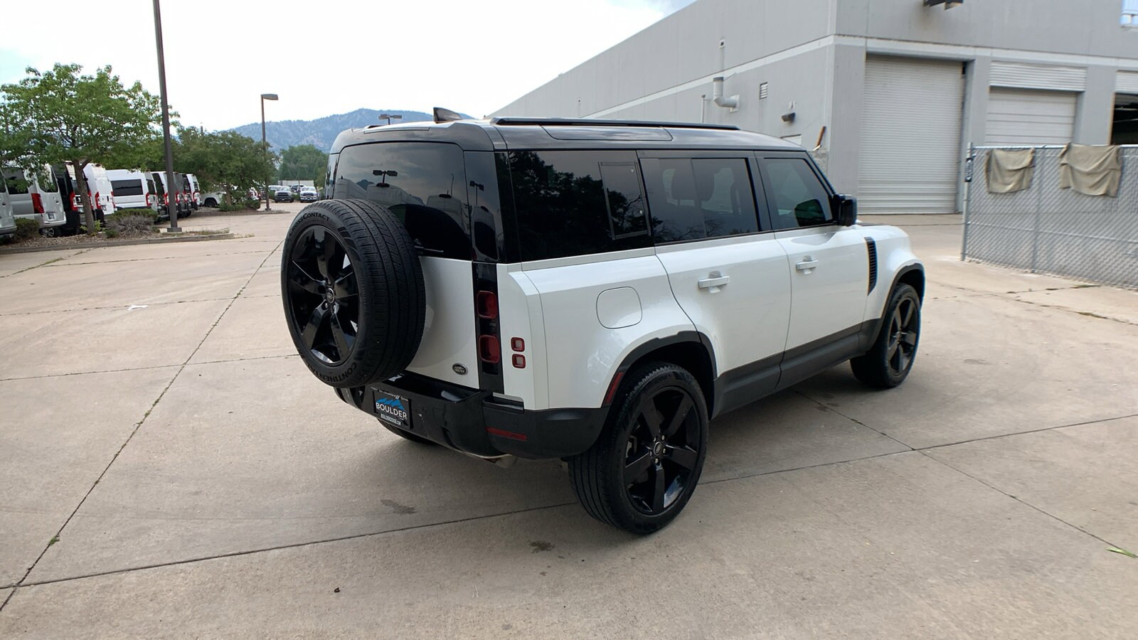 2023 Land Rover Defender 110 S photo 2