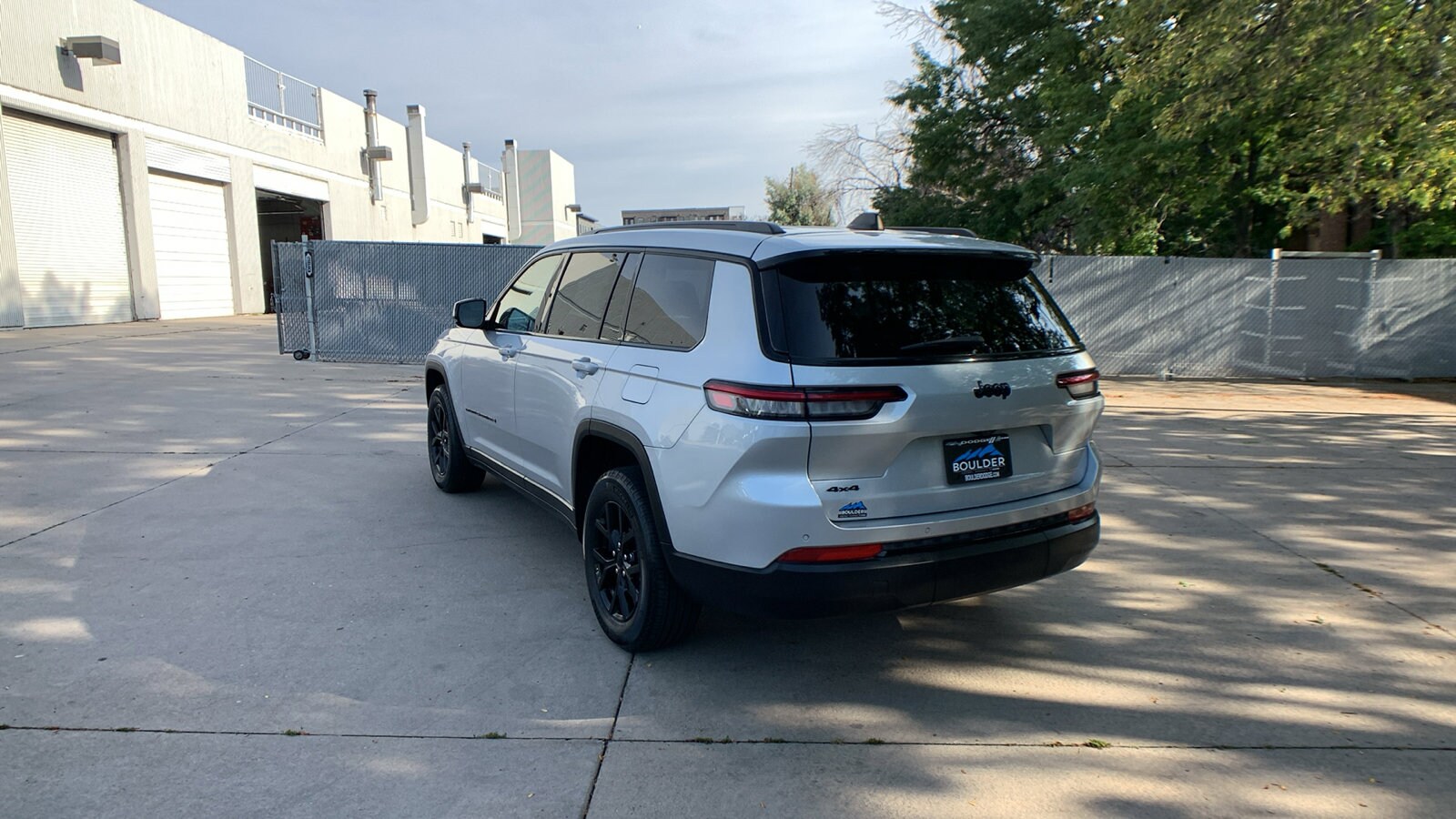 2024 Jeep Grand Cherokee Laredo photo 3