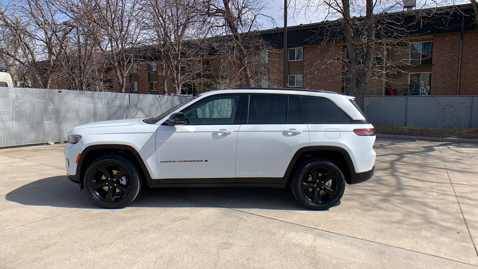 2023 Jeep Grand Cherokee Limited photo 2