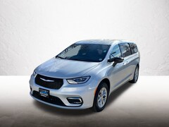 2026 Chrysler Pacifica Select Passenger Van