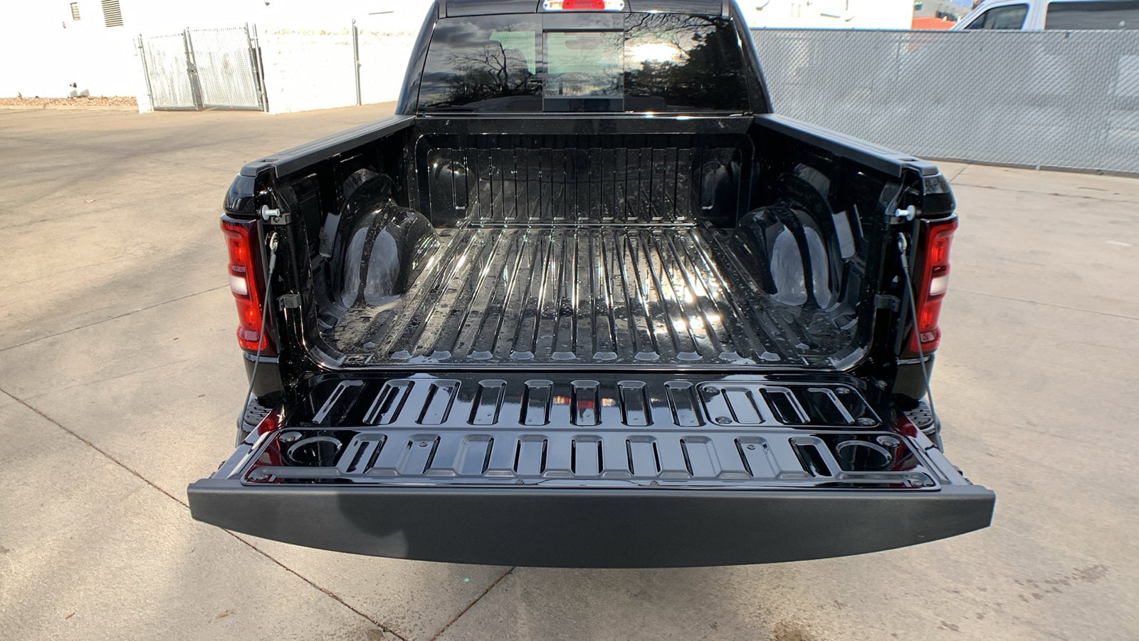 2026 RAM 1500 Laramie - Photo 28