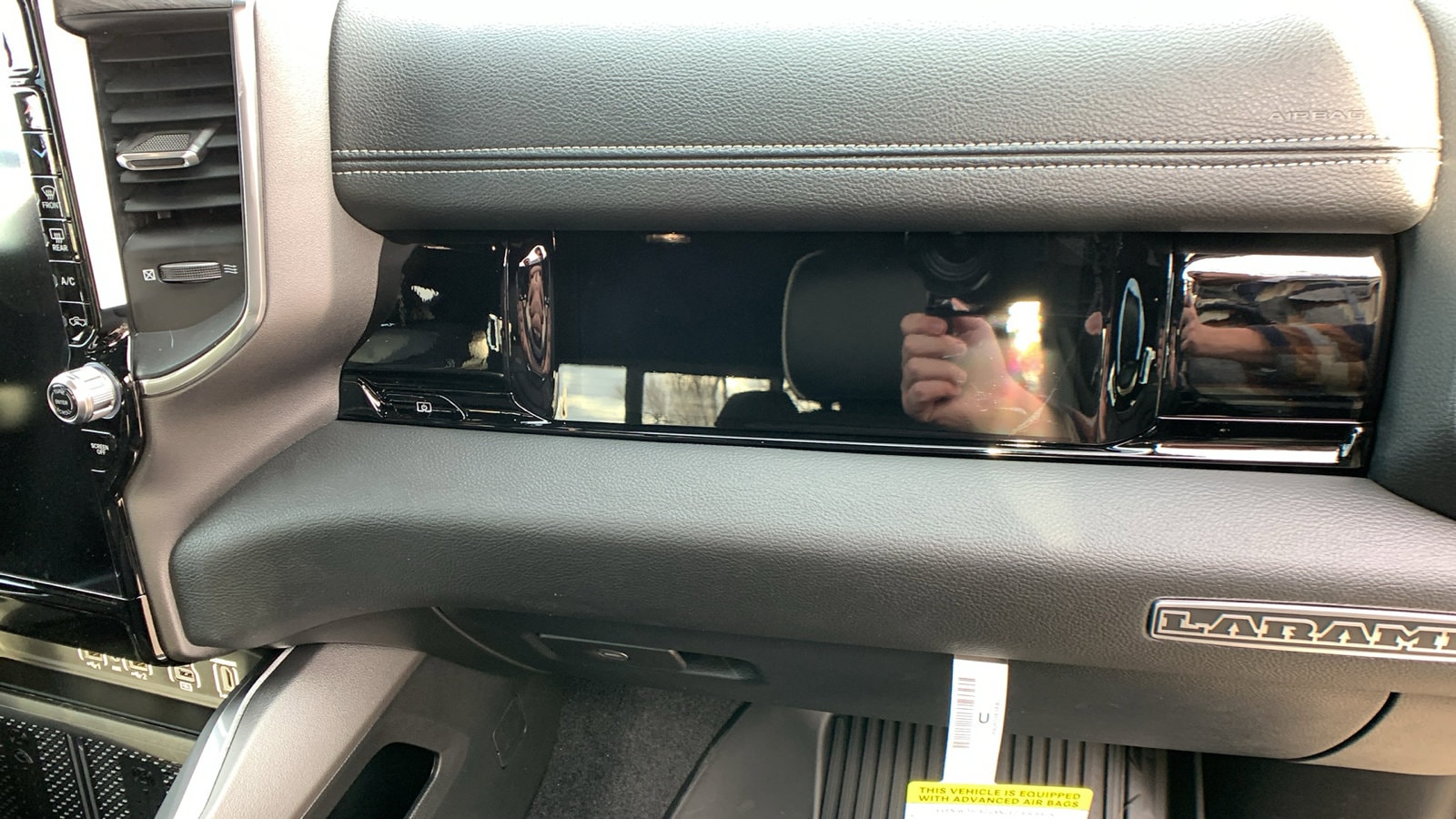 2026 RAM 1500 Laramie - Photo 33