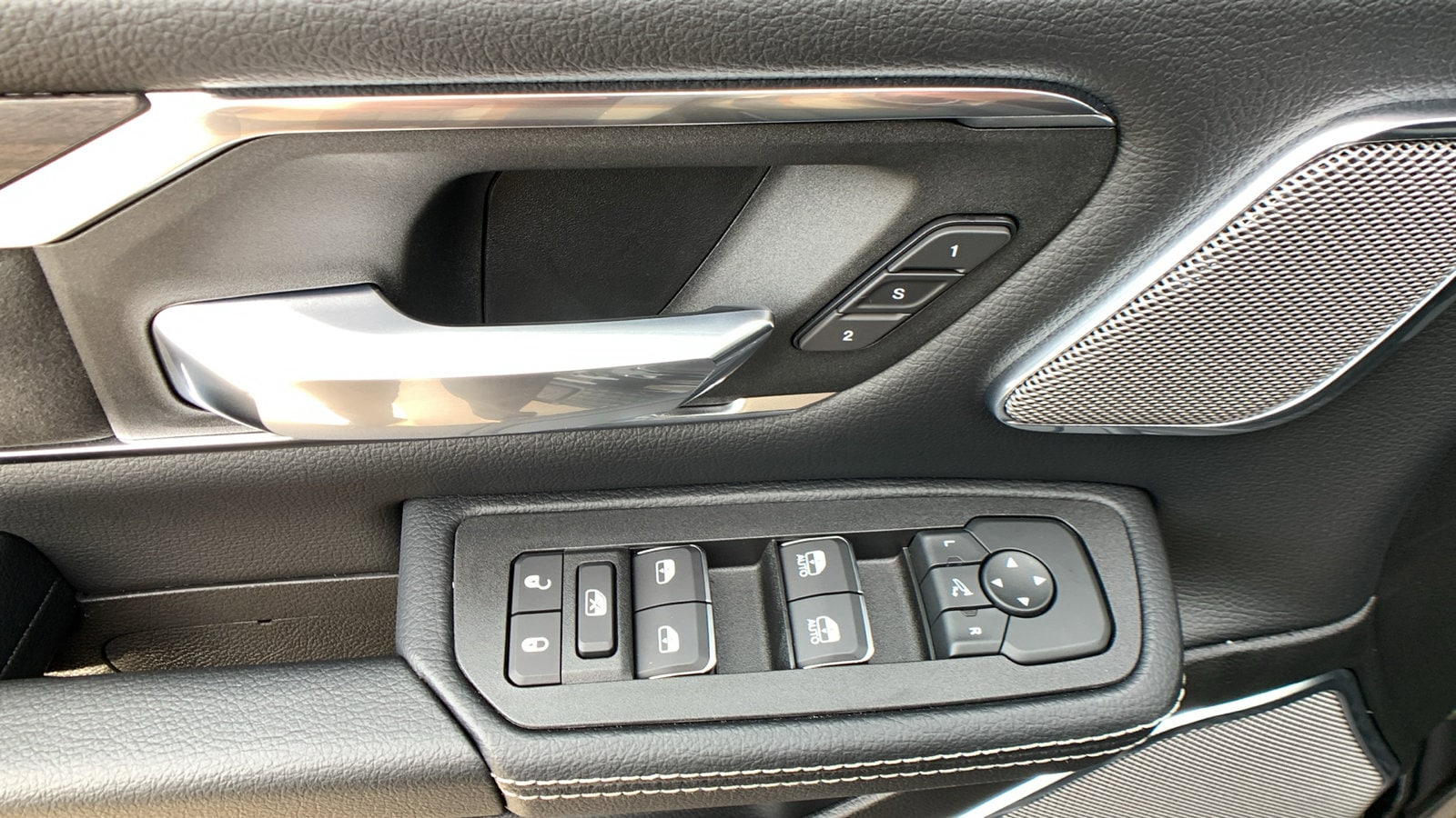 2026 RAM 1500 Laramie - Photo 13