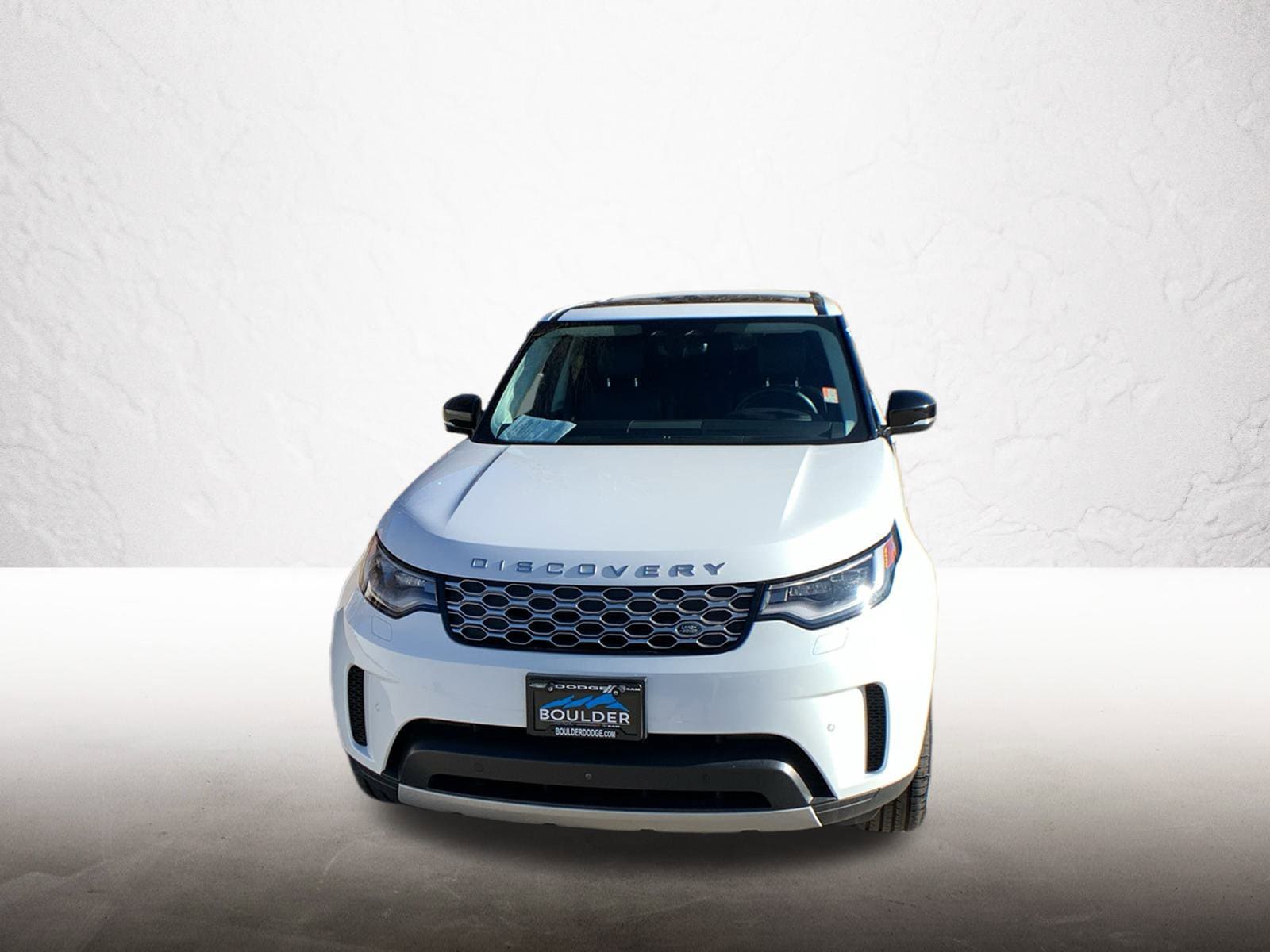 2024 Land Rover Discovery S's photo