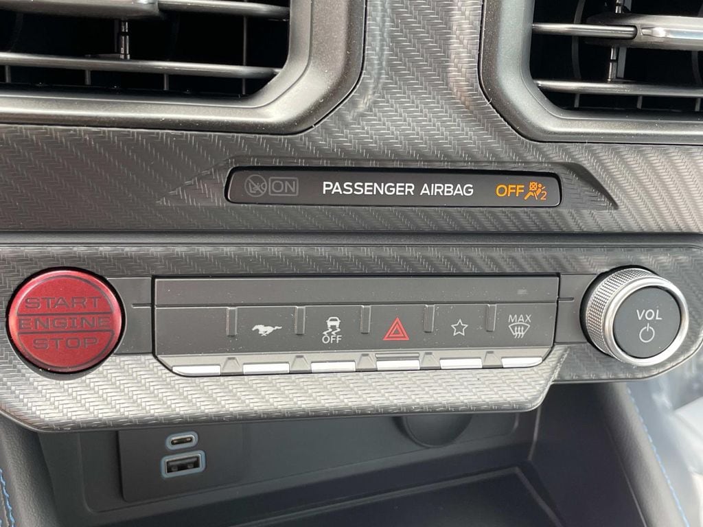 2025 Ford Mustang Dark Horse - Photo 13