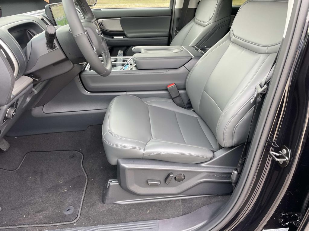 2026 Ford Expedition Active - Photo 9