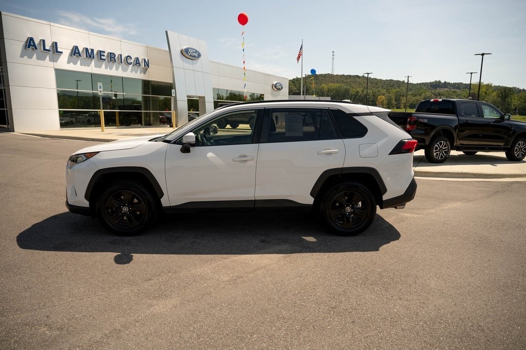 Used 2019 Toyota RAV4 XLE with VIN JTMP1RFV2KD020720 for sale in Springville, AL