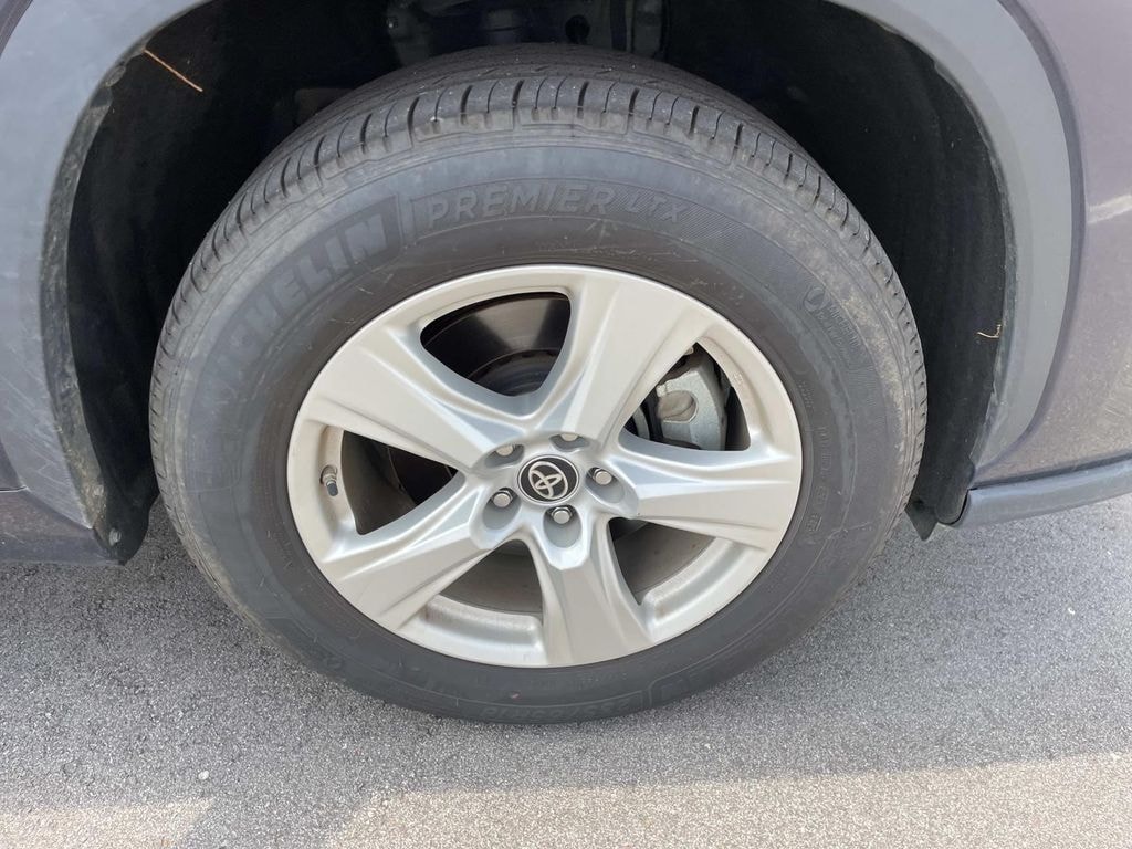 Used 2025 Toyota Highlander LE SUV