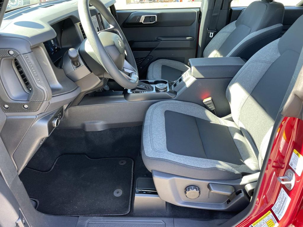 2025 Ford Bronco 4-Door Base - Photo 9