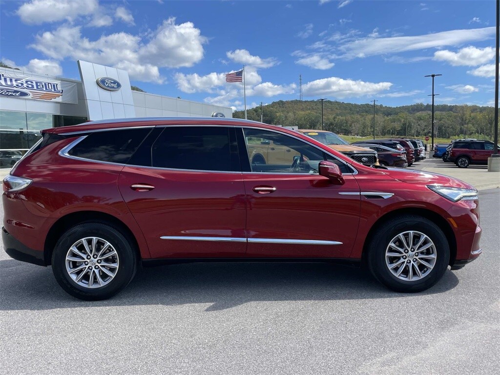 2024 Buick Enclave Premium photo 2