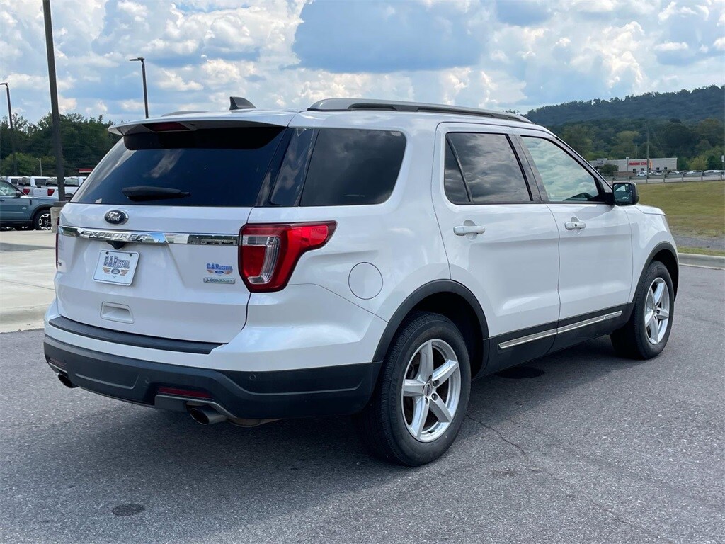 2018 Ford Explorer XLT photo 2