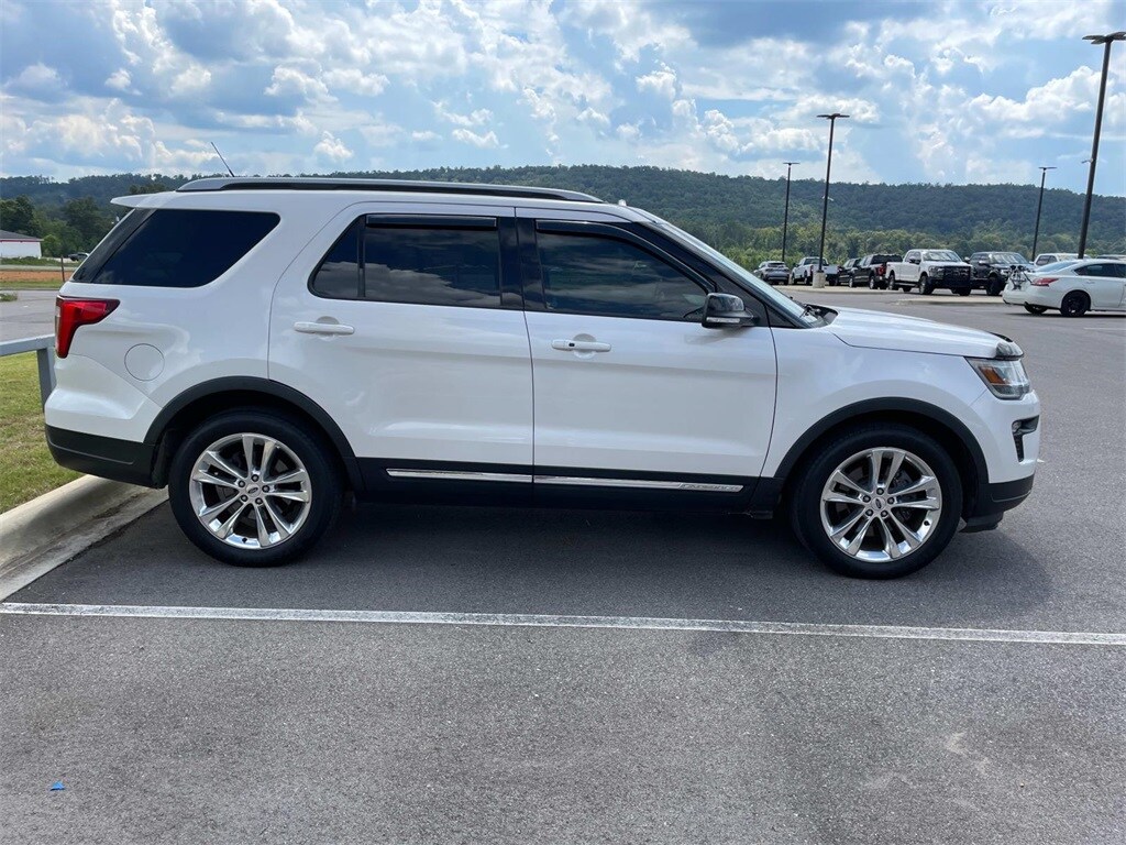 2018 Ford Explorer XLT photo 2