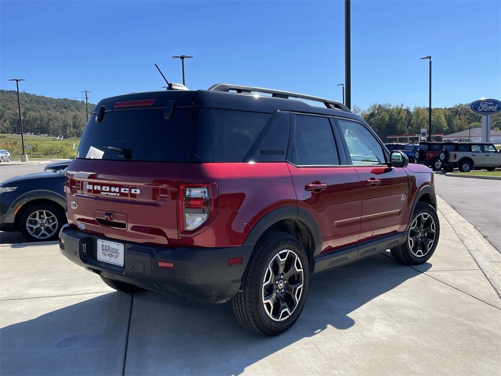 2025 Ford Bronco Sport Outer Banks photo 2