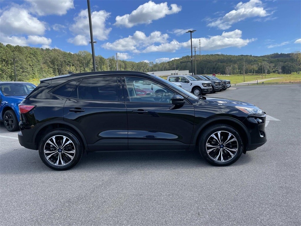 2022 Ford Escape SE photo 2