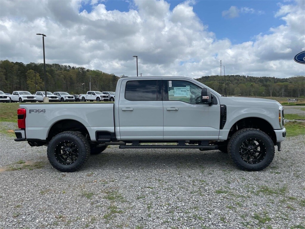 2025 Ford F-250 XLT photo 2