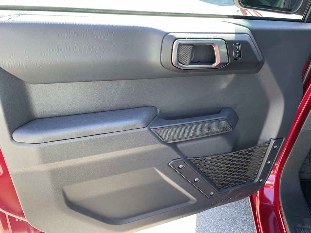 2025 Ford Bronco 4-Door Base - Photo 10