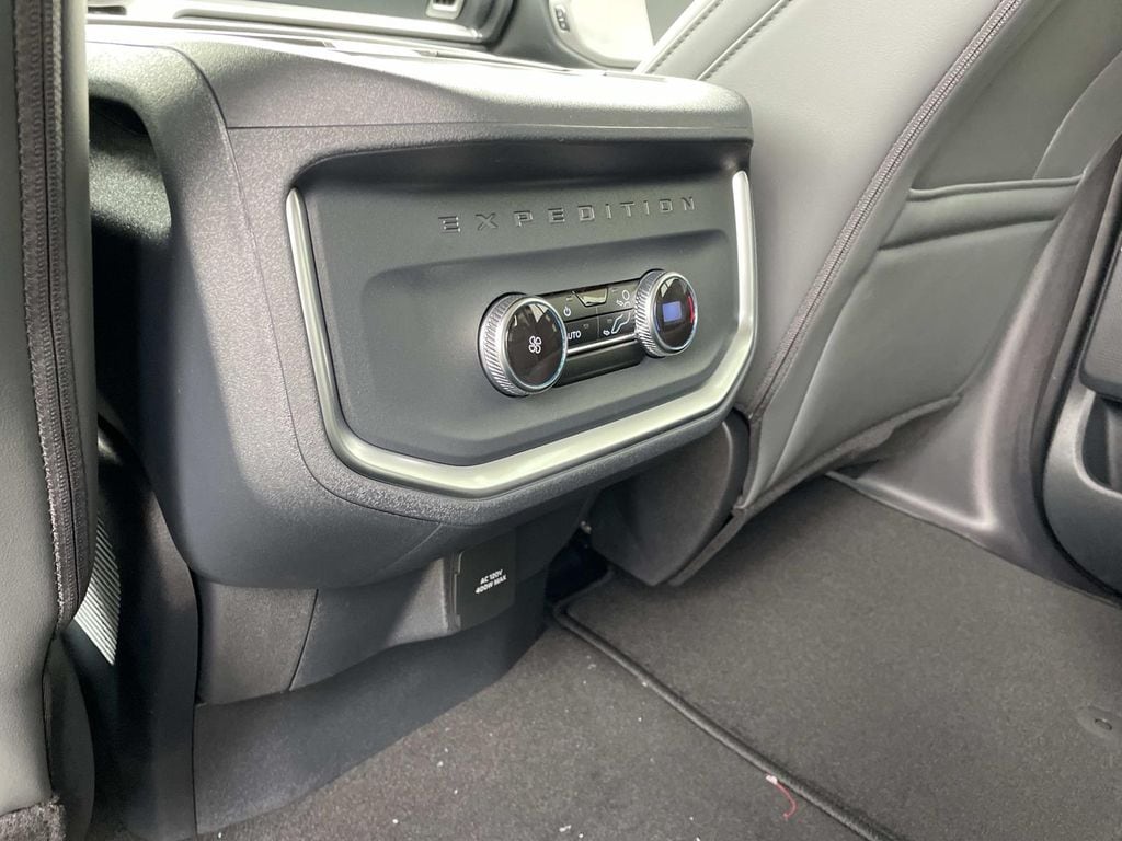2026 Ford Expedition Active - Photo 8