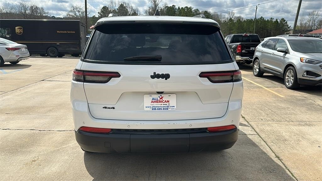 2023 Jeep Grand Cherokee Altitude photo 3