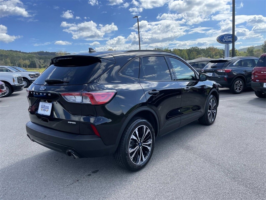 2022 Ford Escape SE photo 3