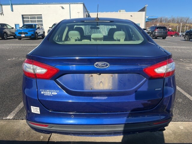 2016 Ford Fusion SE photo 4