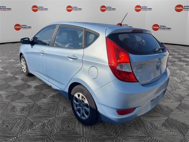 2012 Hyundai Accent GS photo 2