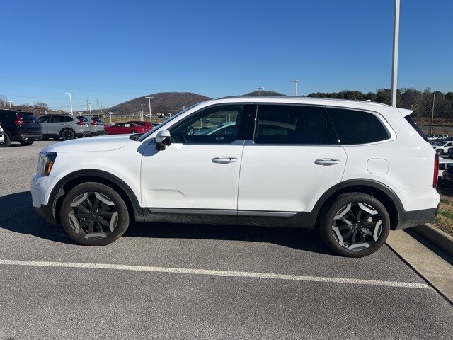 2025 Kia Telluride S photo 2