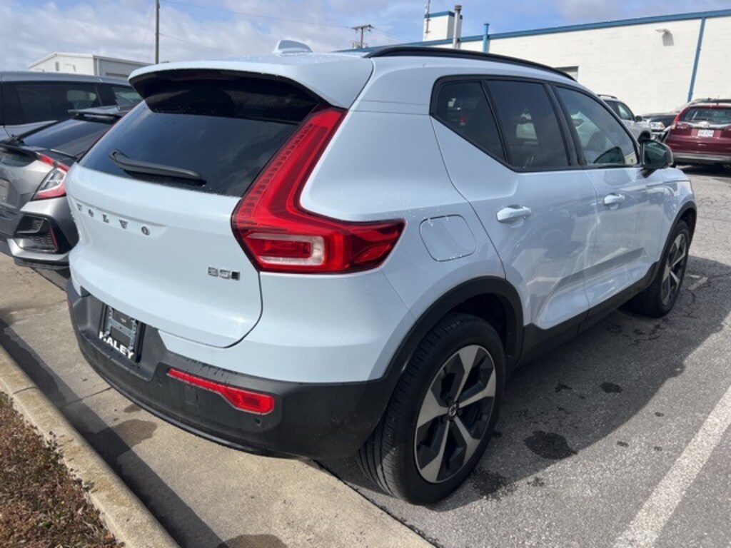 Used 2026 Volvo XC40 B5 Plus SUV