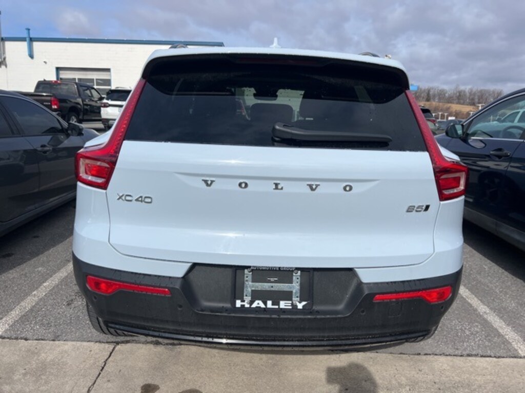 Used 2026 Volvo XC40 B5 Plus SUV