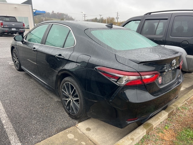 Used 2022 Toyota Camry SE with VIN 4T1G11AK8NU674183 for sale in Staunton, VA