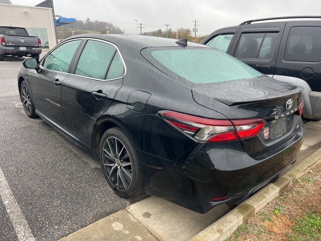 2022 Toyota Camry SE photo 2