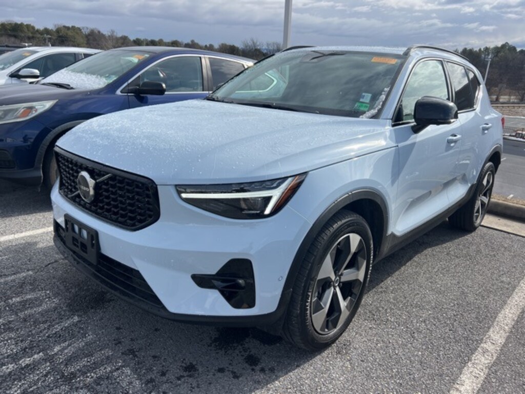 Used 2026 Volvo XC40 B5 Plus SUV