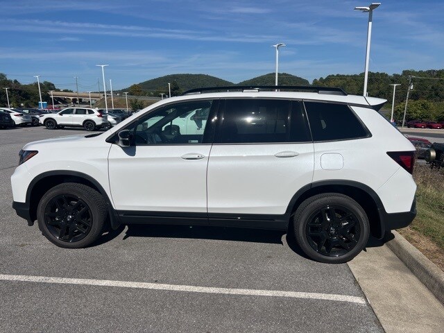 2024 Honda Passport Black Edition photo 2