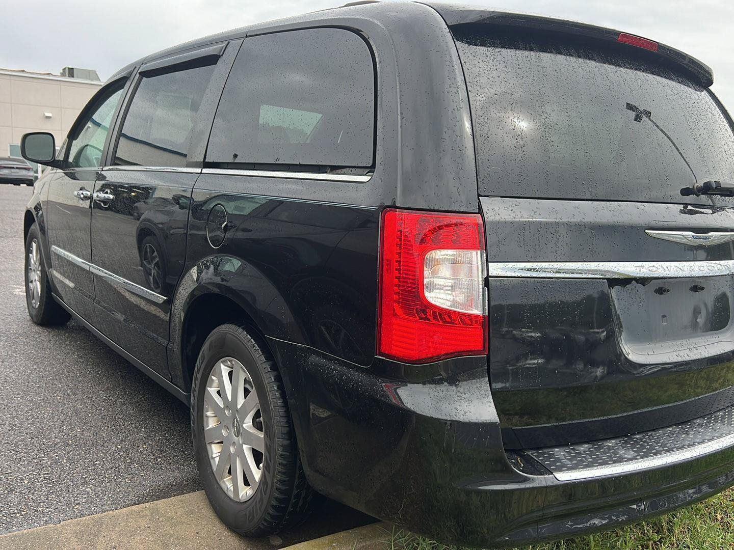 Used 2016 Chrysler Town & Country Touring with VIN 2C4RC1BG0GR113266 for sale in Staunton, VA