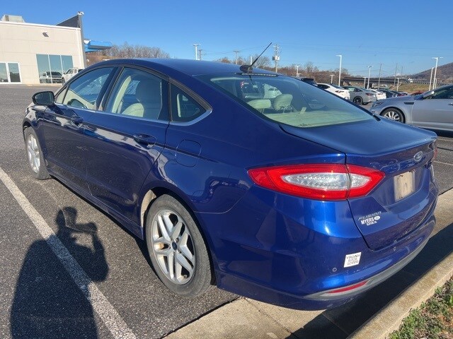 2016 Ford Fusion SE photo 3