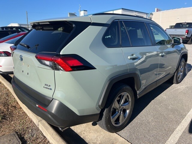2021 Toyota RAV4 Hybrid XLE Premium photo 4