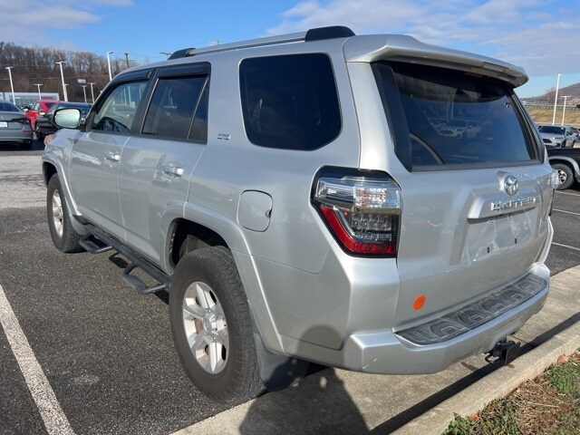 2020 Toyota 4Runner SR5 photo 3