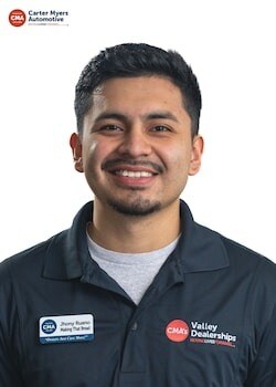 Staff member Jhony Ruano from ID_092f67232bca
