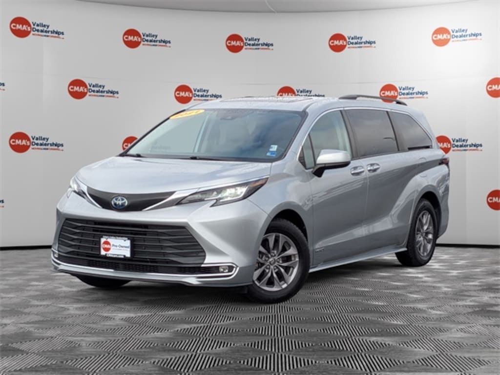 Used 2021 Toyota Sienna XLE Minivan/Van